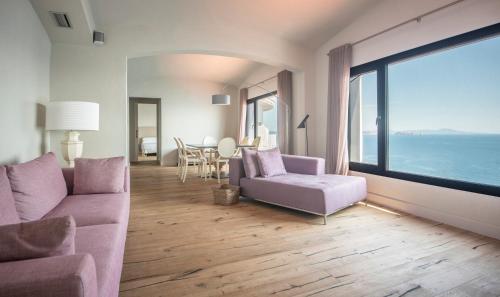 Two-Bedroom Apartment with Sea View (Rosa)