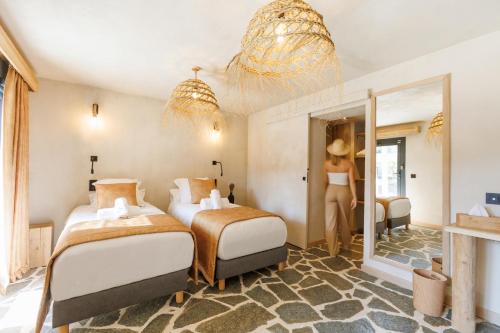 2 twin beds