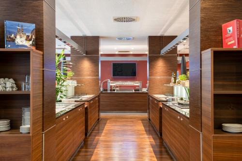 Hilton Cologne - image 2