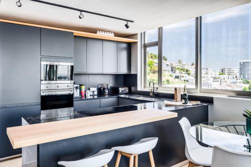 Summit on Quarter - image 6