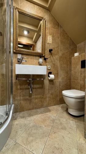 Standard Double or Twin Room image 2