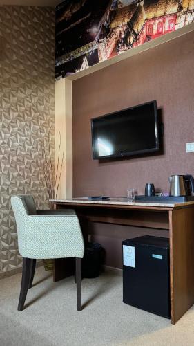 Economy Double Room image 3