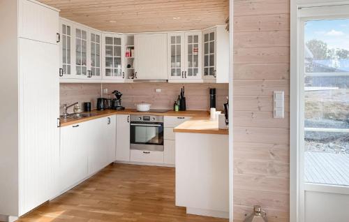 virtuve, Gorgeous Home In Sveio With Wifi in Sveio