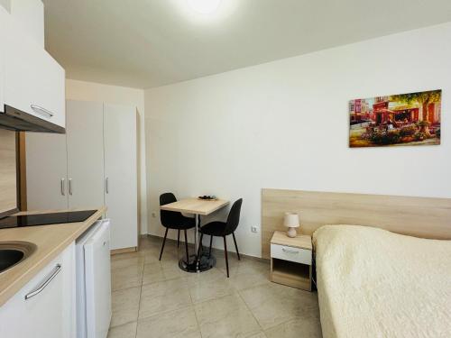 Studio with Sea View image 6