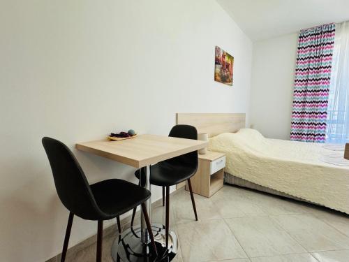 Studio with Sea View image 2
