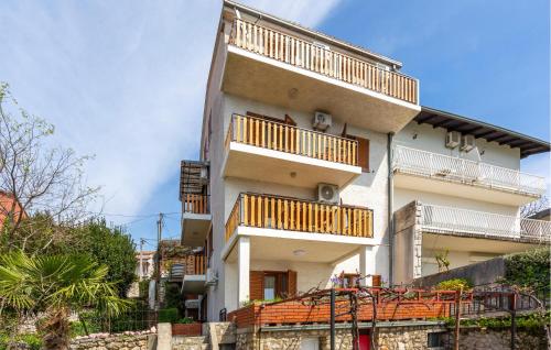 Cozy Apartment In Dramalj With Kitchen