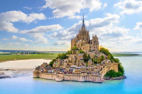 Maison de 6 chambres avec jardin amenage a Donville les Bains a 1 km de la plage