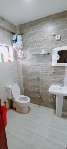 Beautiful Apartment 502 Bahria Town LHR - image 3