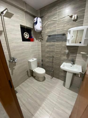 Beautiful Apartment 502 Bahria Town LHR - image 5