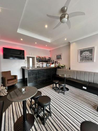 Tudor Rose Hotel