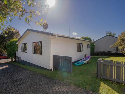 Seashells Bach - Whangamatā Holiday Home