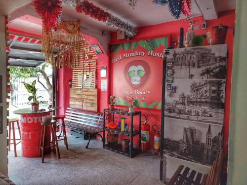 Red Monkey Hostel in ซานตา เชชิเลีย