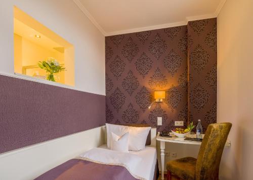 Hotel Krone 3.8km von Haag entfernt