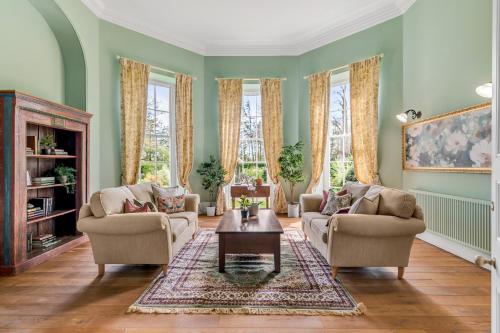 Lõõgastumisvõimalused, Beccles Georgian Mansion l 9 Bedrooms, Hot Tub & Parkland in Barsham