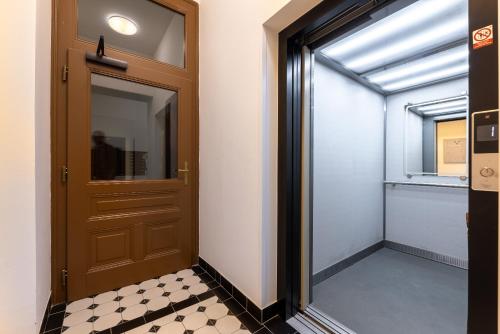 Modern Studios with Paid Parking Steps from Wenceslas Square by EasyBNB Premium, Prag (Foto 8)