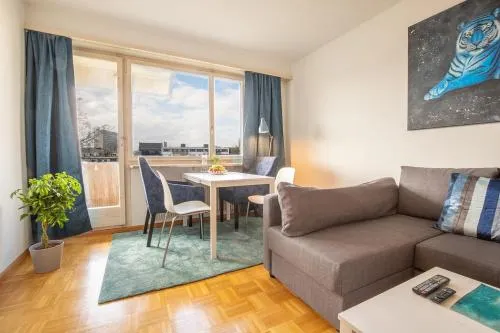 Bright Apartment with Balcony near Messe - Special BLUE TIGER Apartment, Basel, up to 4 guests in Basel, Schweiz