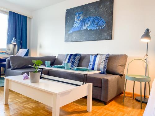 Bright Apartment with Balcony near Messe - Special BLUE TIGER Apartment, Basel, up to 4 guests, Basilea (foto 6)