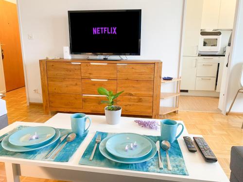 Bright Apartment with Balcony near Messe - Special BLUE TIGER Apartment, Basel, up to 4 guests, Basilea (foto 7)