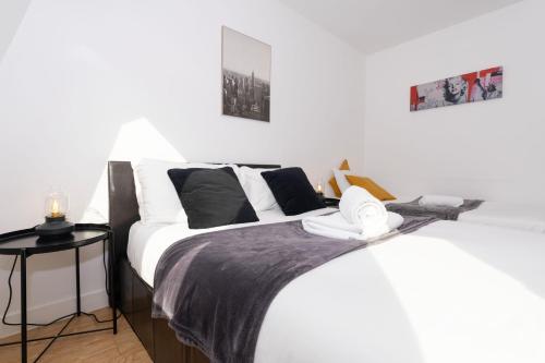 Shoreditch Apartments by DC London Rooms