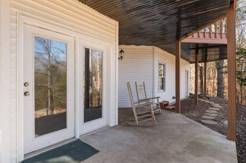 Lakeside Haven Dock/Slip Fire Pit Game Room Kayaks in Winchester, USA