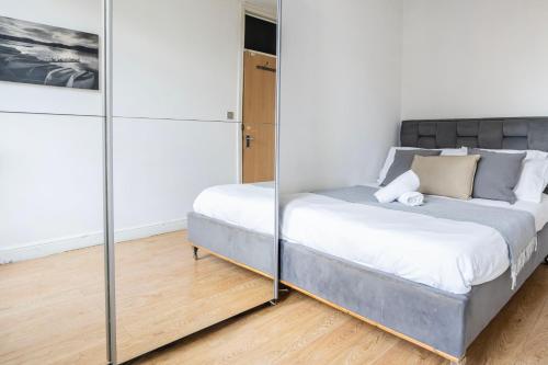 Shoreditch Apartments by DC London Rooms