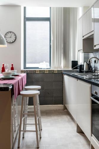 Shoreditch Apartments by DC London Rooms