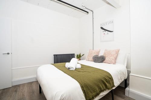 Shoreditch Apartments by DC London Rooms