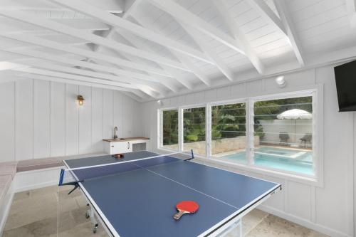 Chic Hamptons Beach House - image 5