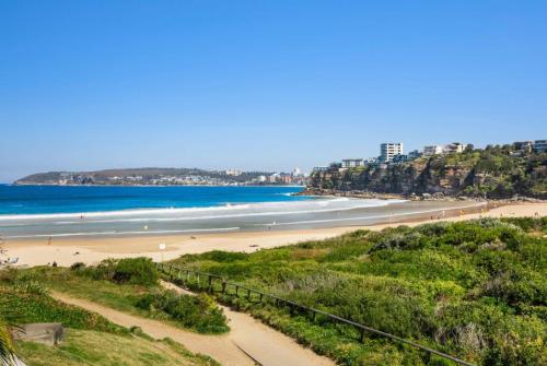 Chic Hamptons Beach House - image 8