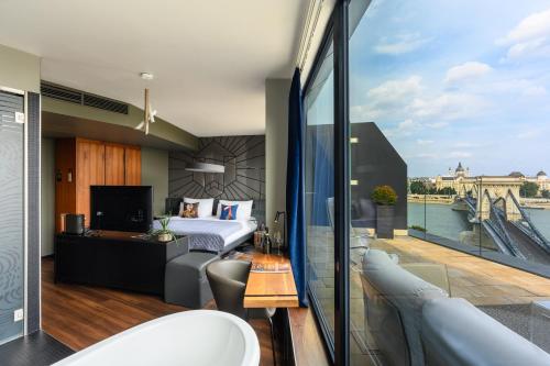 Top Floor Deluxe Room with Balcony and Danube View