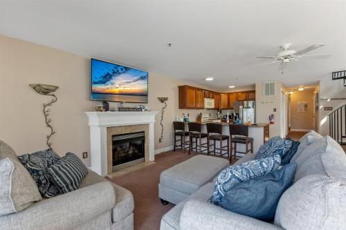 115 E Hand Ave, Unit 203