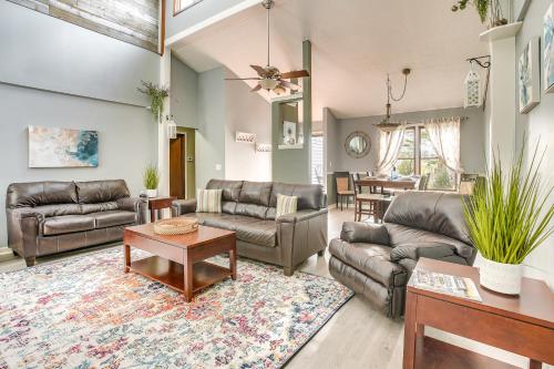 Walk to Indian Lake State Park Gem with Fire Pit in 트로이 (OH)