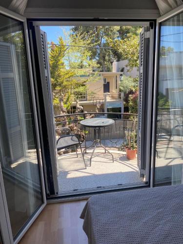 Johnny house, Athens