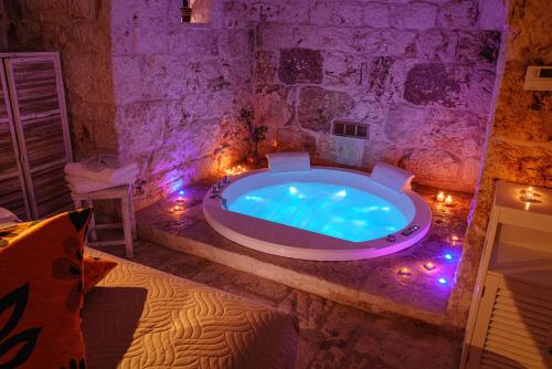 Hot tub, La Terrazza Sulla Rupe Relais in Ramunno I