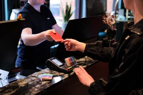 Revolver near Royal Koncertterem