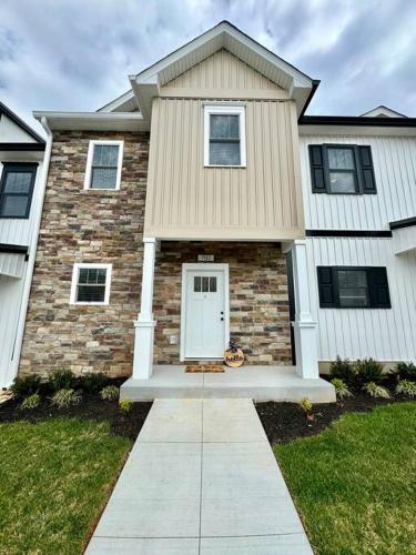 Brand new townhome! 8 minutes from Liberty