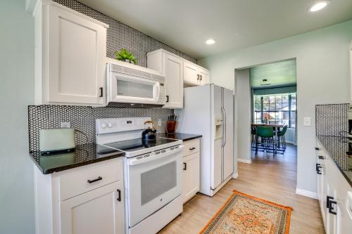 Lovely Bentonville Home with Grill 1 Mi to Downtown in Bentonville, USA