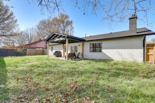 Lovely Bentonville Home with Grill 1 Mi to Downtown in Bentonville, USA