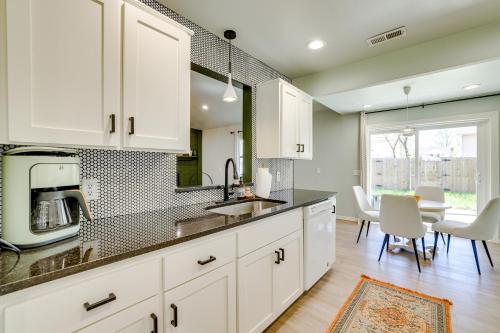 Lovely Bentonville Home with Grill 1 Mi to Downtown in Bentonville, USA