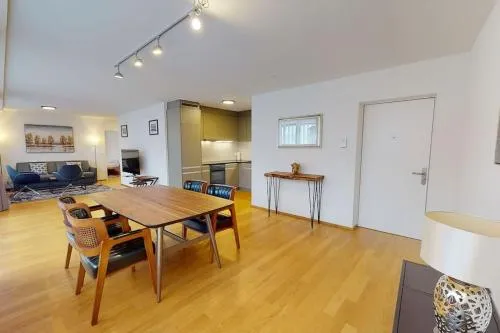 Amazing/sunny 2 bedroom flat in the city center (West 6) in Zürich, Schweiz