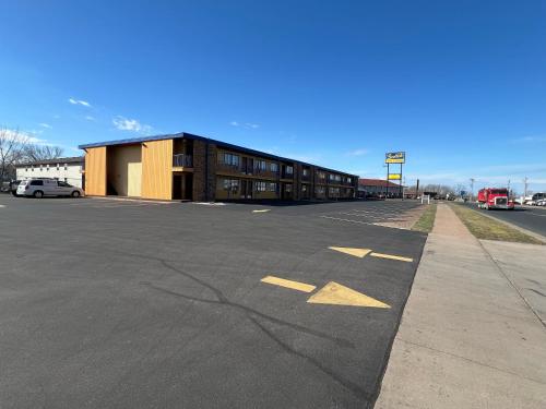 Scottish Inn & Suites - Eau Claire - main image