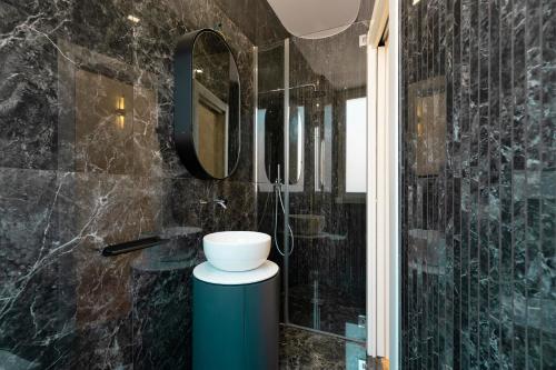 SJR Luxury Apartment Trevi Fountain - image 11