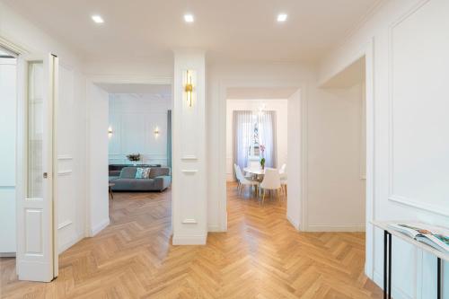 SJR Luxury Apartment Trevi Fountain - image 13