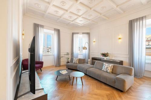 SJR Luxury Apartment Trevi Fountain