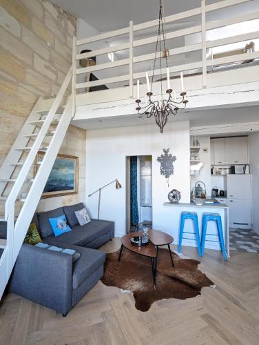 Appartement de charme sous les toits avec vue sur la Garonne, Bordeaux