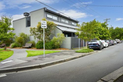 Chic South Yarra Gem - Near Chapel St & More