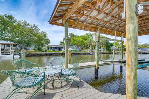 Crystal River Home Water Views and Boat Dock! in Crystal River, Vereinigte Staaten von Amerika