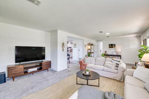Bright Home with Fire Pit Near Possum Kingdom Lake! in Graford, USA