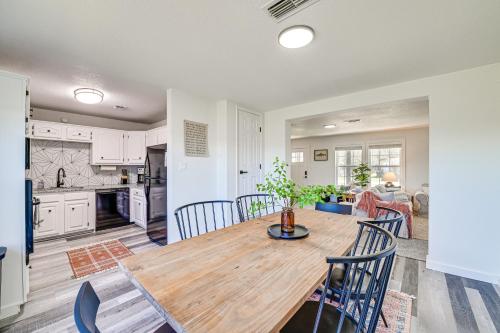 Bright Home with Fire Pit Near Possum Kingdom Lake! in Graford, USA