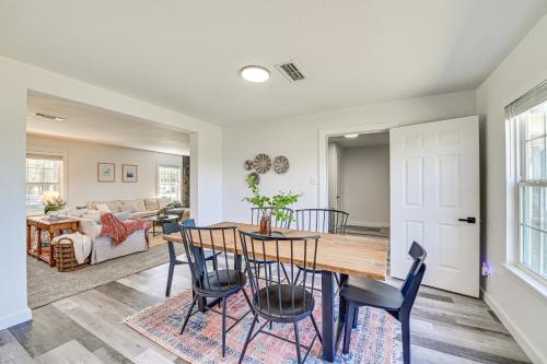 Bright Home with Fire Pit Near Possum Kingdom Lake! in Graford, USA